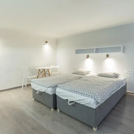 Minimalist Styled Tiny Ap @new York Cafe Lejlighed