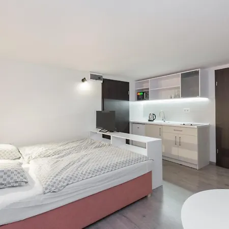 Minimalist Styled Tiny Ap @new York Cafe 公寓 *