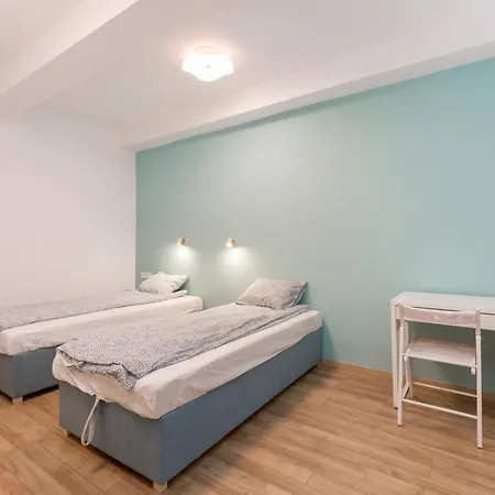 Minimalist Styled Tiny Ap @new York Cafe