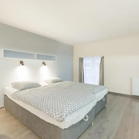 Апартаменты Minimalist Styled Tiny Ap @new York Cafe